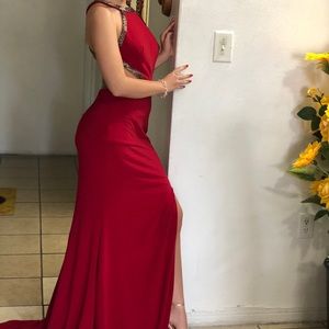 Vestido rojo completamente nuevo